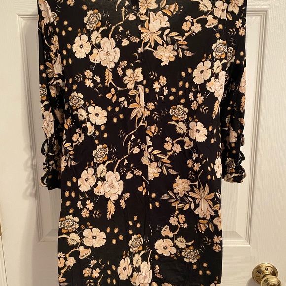 Flowered Top - Picture 3 of 3